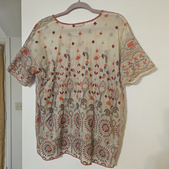Gorgeous silk JOHNNY WAS tunic style top Size Small - Picture 4 of 4